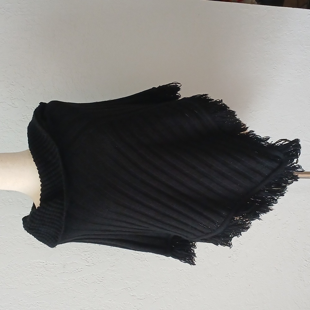 Poncho - Picture 1 of 7
